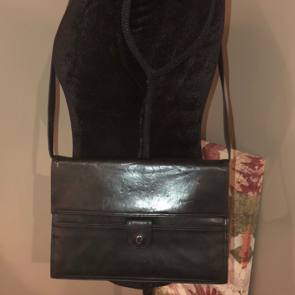 Vintage leather Lou Taylor handbag!